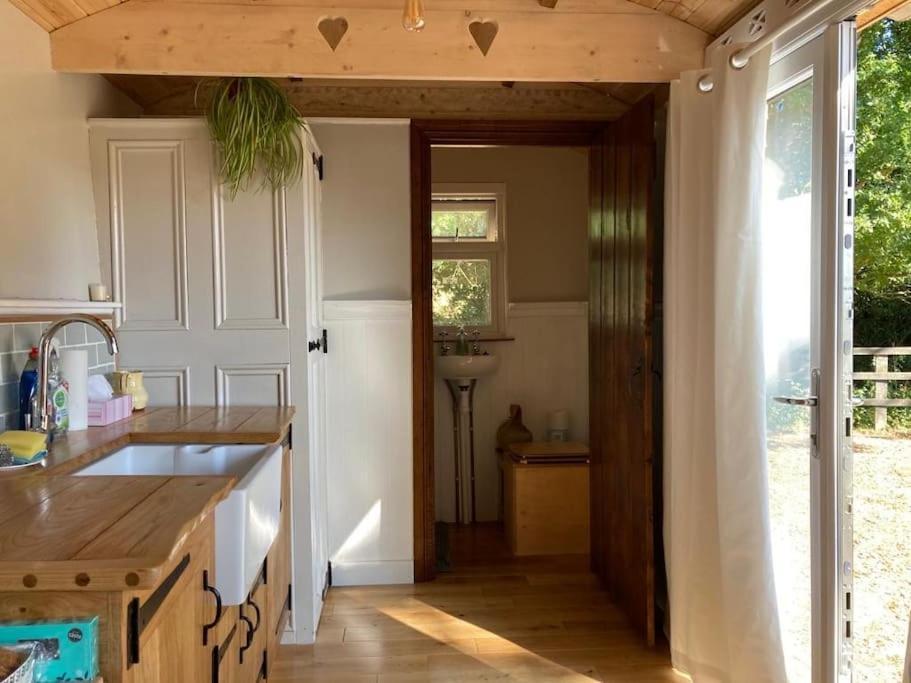 Вилла Aspen Leaves: The Perfect Farm Retreat Graffham Экстерьер фото